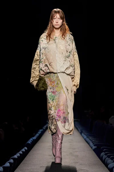 Look 50